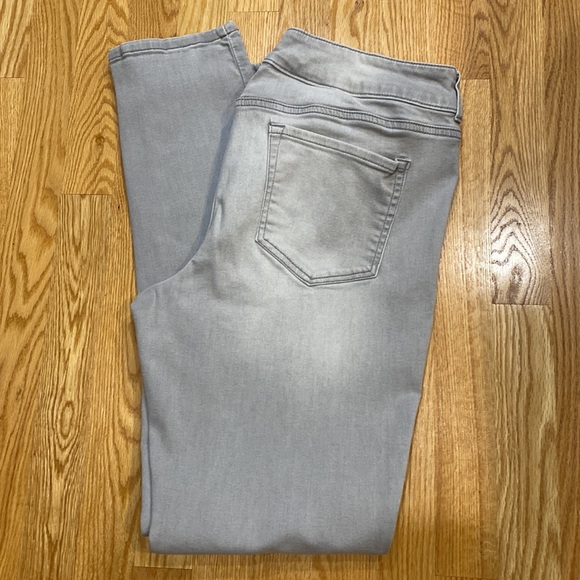 Maurices Light gray jeggings - Picture 2 of 2